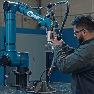 Cobot Welding Machine Adds Touch Sensing, Seam Tracking